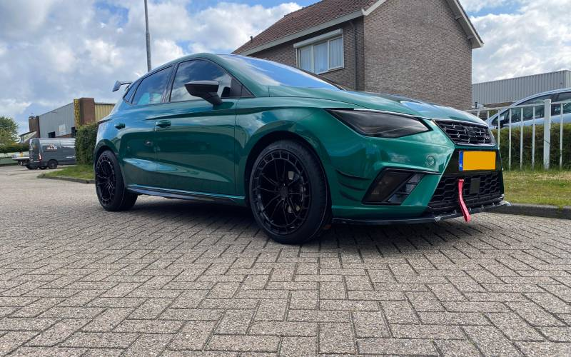 Seat Ibiza met Bola Forged FP3 velgen