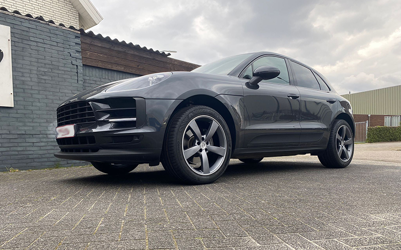 Porsche Macan met Avus Racing AF10 velgen