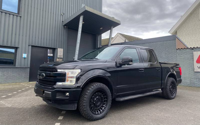 Ford F150 met Fuel Militia velgen