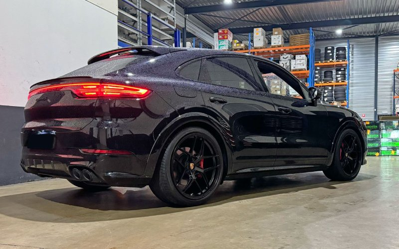 Porsche Cayenne met Korbach Forged PS1 velgen