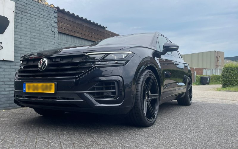 Volkswagen Touareg met mbDesign KV1 velgen