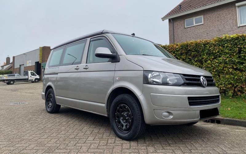 Volkswagen Transporter met Dotz 4x4 Modular Beadlock 2 velgen