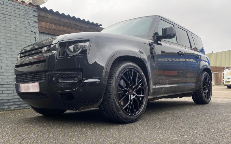 Land Rover Defender met Brock B41 velgen