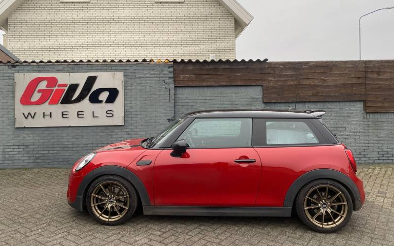 Mini Cooper met Bola B19 velgen