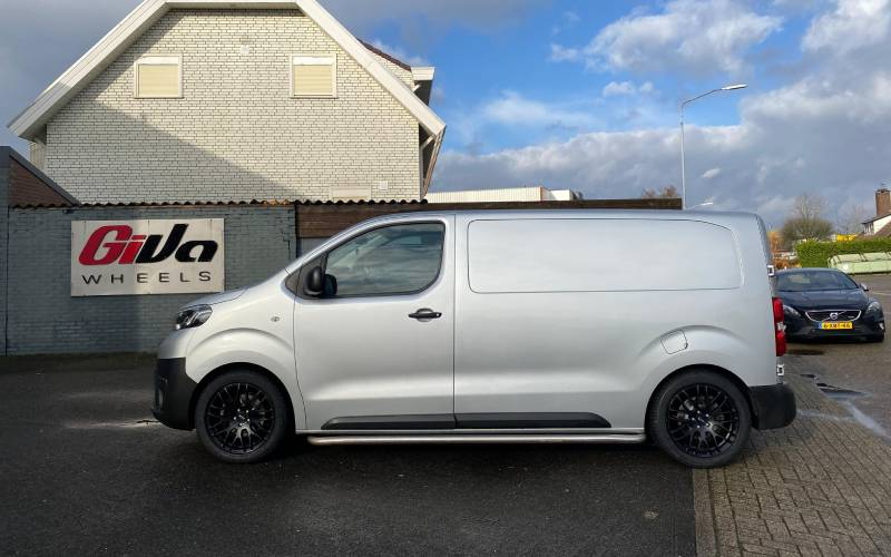 Toyota ProAce met Platin P70 velgen