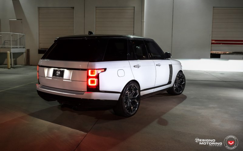 Land Rover Range Rover met Vossen Wheels UV-4 velgen