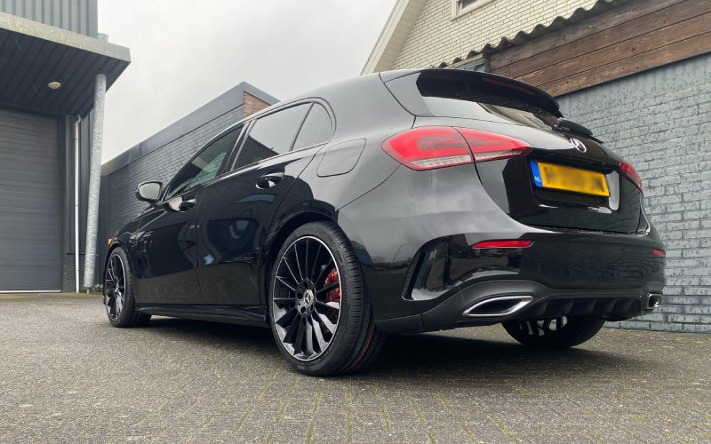 Mercedes-Benz A-Class met Carmani CA17 Fritz velgen