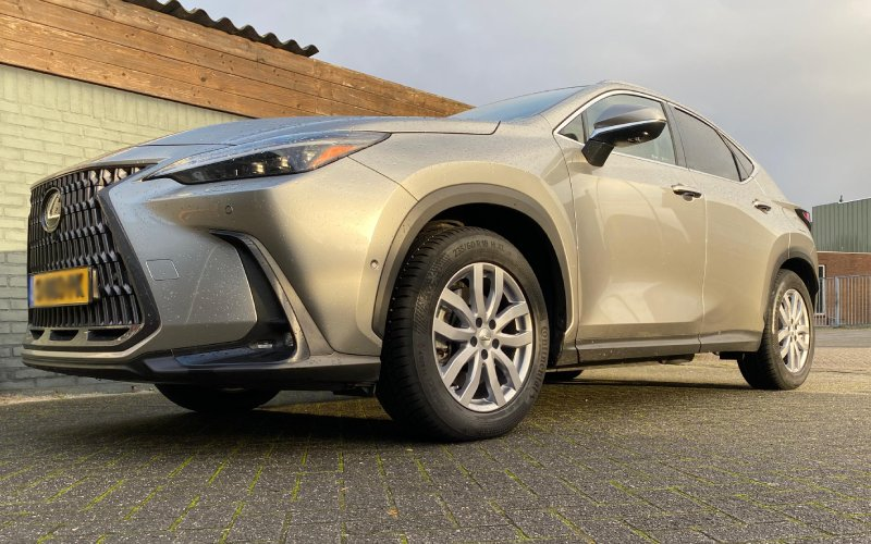 Lexus NX met CMS C22 velgen