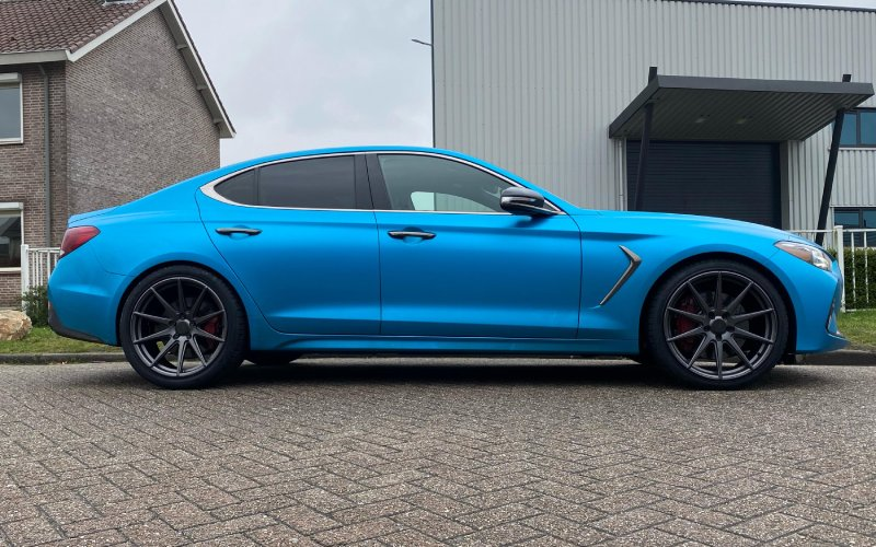 Genesis G70 met Judd T311R (Flow Forged) velgen