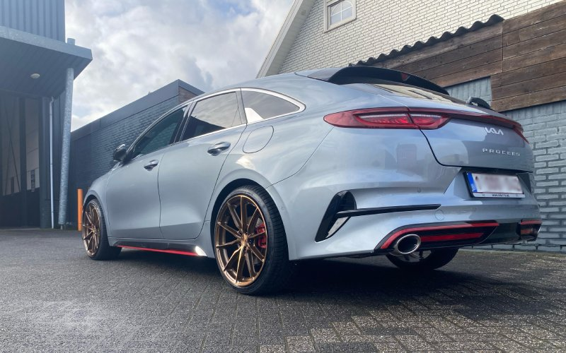 Kia ProCeed met Japan Racing JR37 velgen