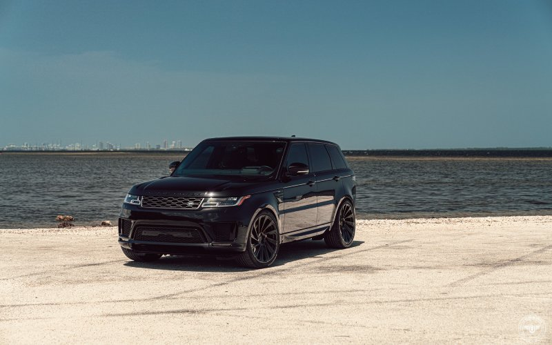 Land Rover Range Rover Sport met Vossen Wheels UV-3 velgen