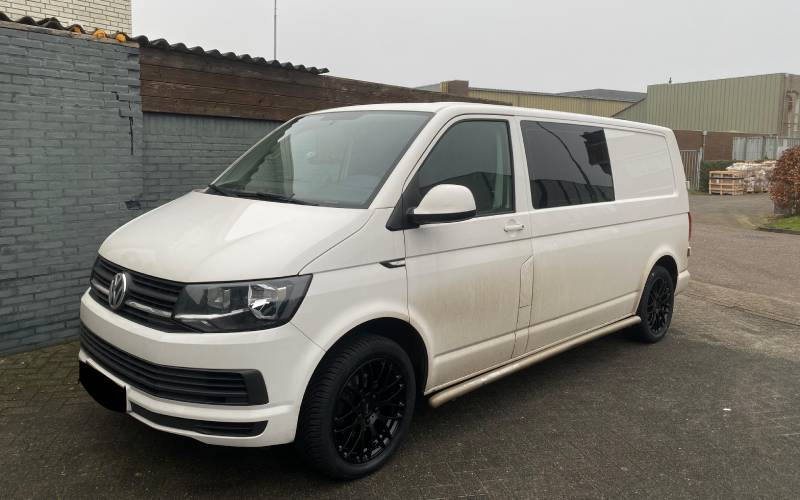 Volkswagen Transporter met Platin P70 velgen