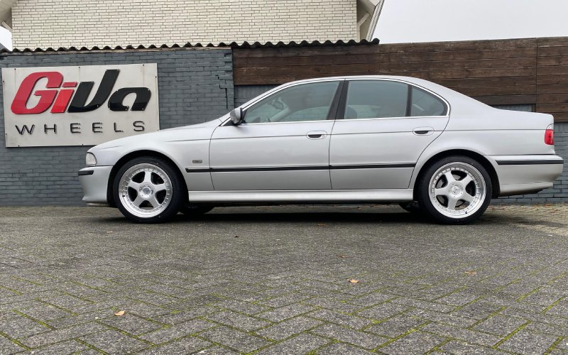 BMW 5-Serie met Keskin KT1 Klassik velgen