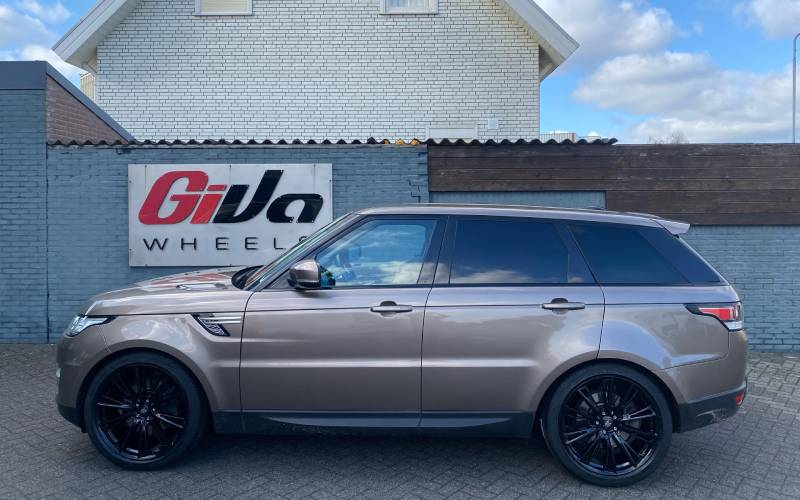 Land Rover Range Rover Sport met Fox Wheels Omega XL velgen