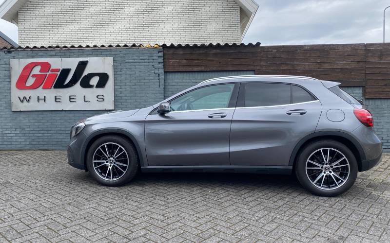 Mercedes-Benz GLA met CMS C23 velgen