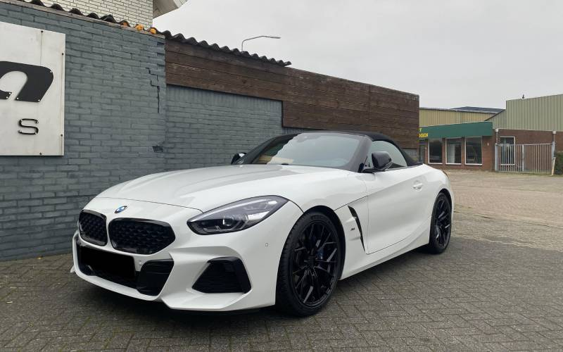 BMW Z4 met Haxer HX041 velgen