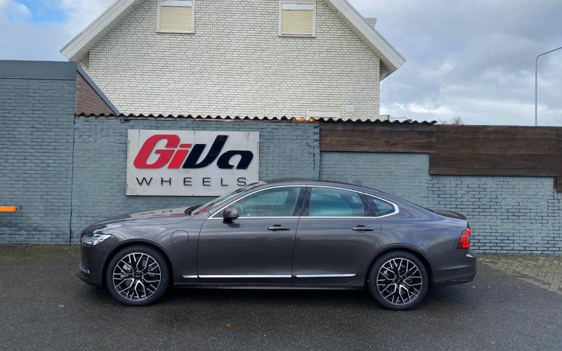 Volvo S90 met Carmani CA20 Ludwig velgen