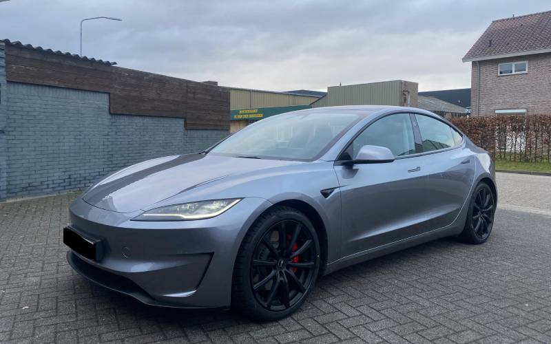 Tesla Model 3 met Brock B32 velgen