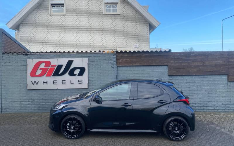 Toyota Yaris met Tomason TN1 velgen