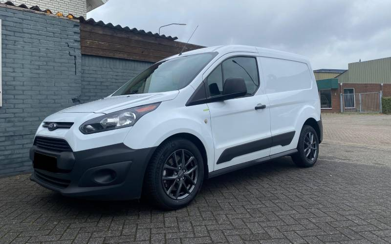 Ford Transit Connect met Monaco CL2 5H velgen