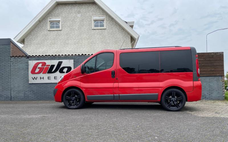 Opel Vivaro met Inter Action Kargin velgen