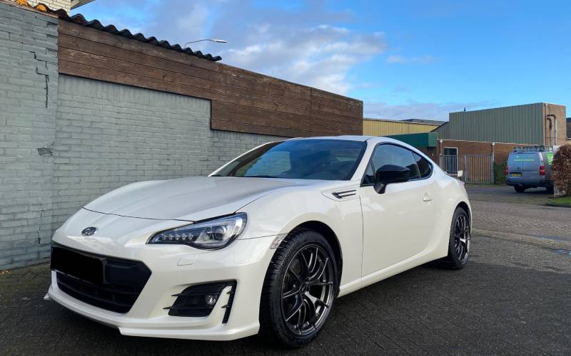 Subaru BRZ met Apex wheels VS-5RS Forged velgen