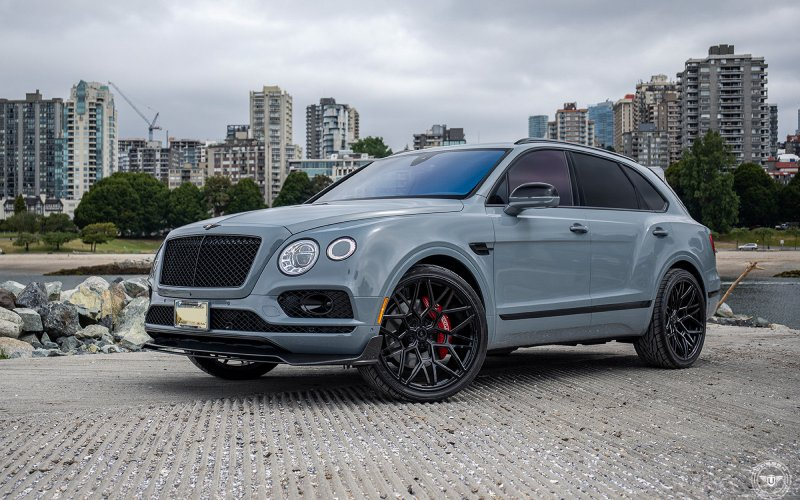 Bentley Bentayga met Vossen Wheels UV-1 velgen