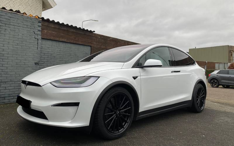 Tesla Model X met Brock B43 velgen