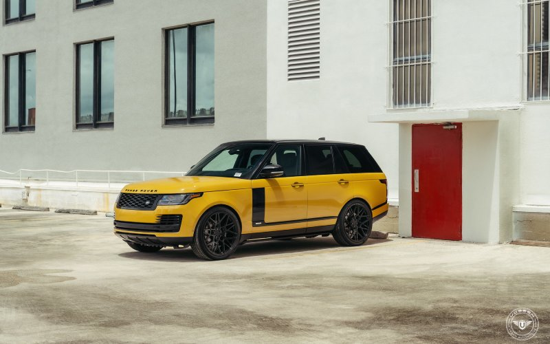 Land Rover Range Rover met Vossen Wheels UV-1 velgen