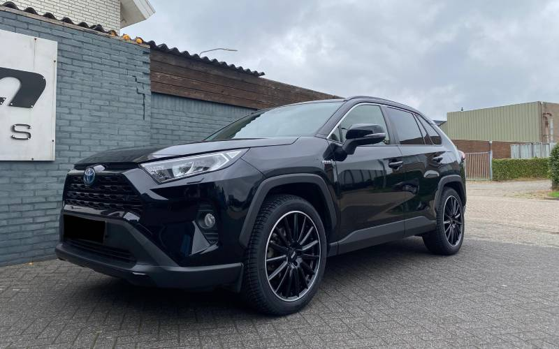 Toyota RAV 4 met CMS C23 velgen