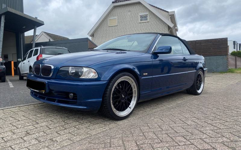 BMW 3-Serie met Japan Racing JR23 Blind velgen