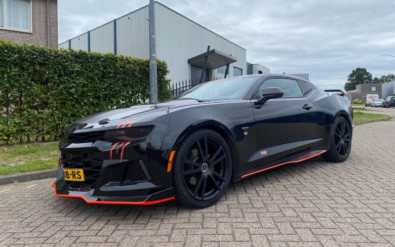 Chevrolet Camaro met AZEV P2 velgen