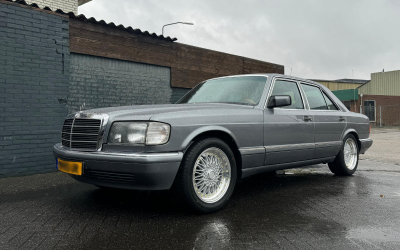 Mercedes-Benz S-Class met Japan Racing JR9 Blind velgen