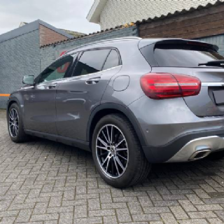 Mercedes-Benz GLA CMS C23