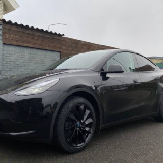 Tesla Model Y MAK Solar