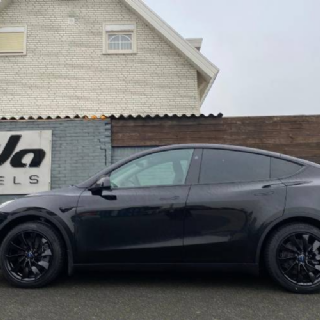 Tesla Model Y MAK Solar